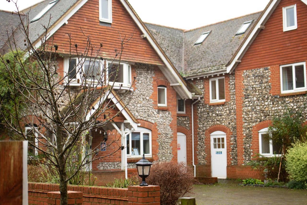 Stonehenge Hostel - Yha Affliated Cholderton Eksteriør billede